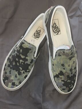 Vans Classic Slip-On Canvas Sneakers in Green Camouflage